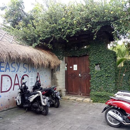 Easy Surf Dacha Hotel Canggu Exterior foto